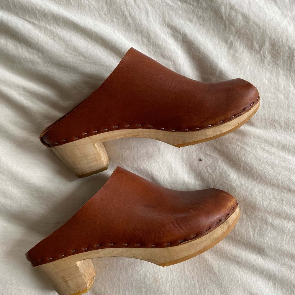 BRYR Peep Toe Leather Clogs